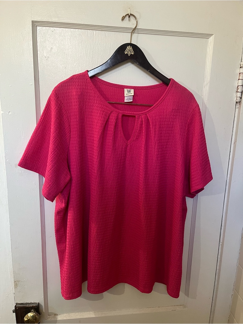 Wrapper Women's 3XL Hot Pink Textured Keyhole Neck Short Sleeve Top Blouse EUC